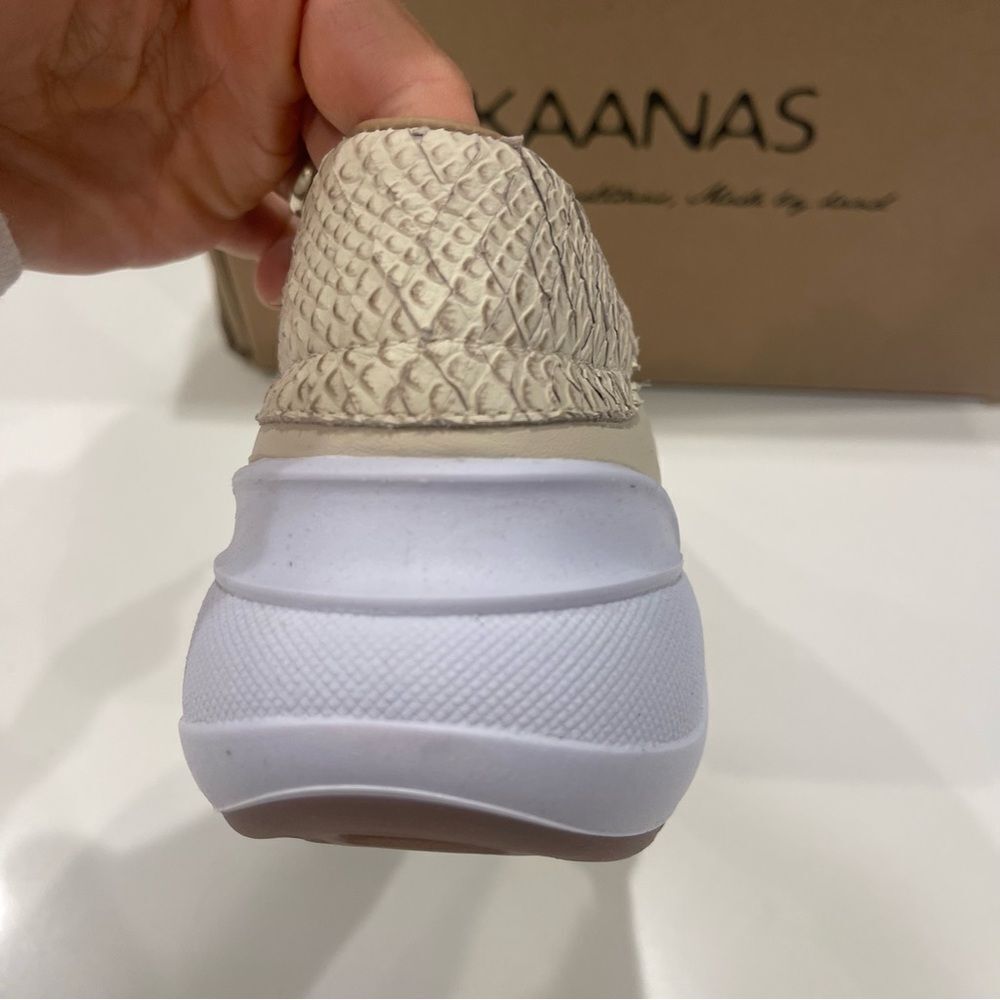 Kaanas Women's Bowery Mixed Leather Runner Sneakers Shoes  NWT size 6 - Picture 9 of 9